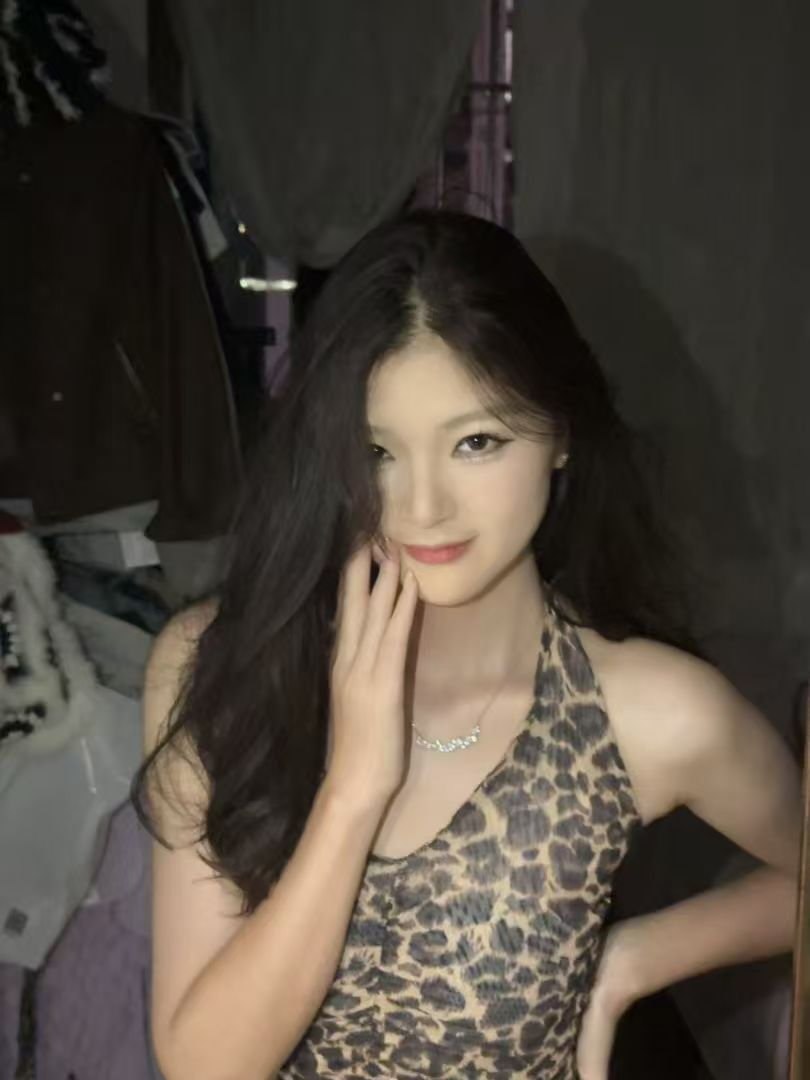 贵州 贵阳 23岁 168cm 90 B杯 地铁 人美温柔 抽烟纹身:无 SM:否 无套:可 口交:可 过夜:可 同居:可 可飞:可 价格:3 特点:人美温柔