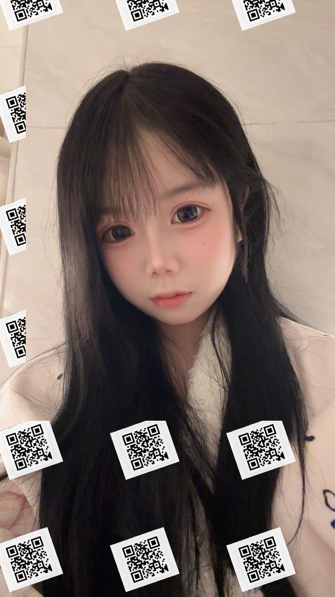 广东 广州 18岁 161cm 96 B杯 学生 香软清纯小萝莉,性格听话乖巧懂事,大眼萌妹,皮肤好,喜欢小裙子,床上又嫩又紧,年轻萝莉有待老板开发 抽烟纹身:无 SM:否 无套:否 口交:可 过夜:可 同居:否 可飞:可 价格:8.5 特点:香软清纯小萝莉,性格听话乖巧懂事,大眼萌妹,皮肤好,喜欢小裙子,床上又嫩又紧,年轻萝莉有待老板开发