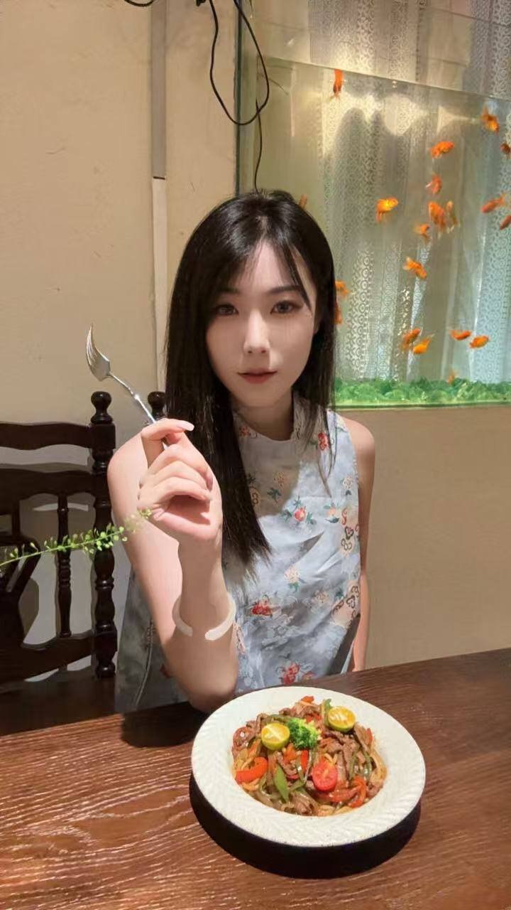 广西 桂林 26岁 165cm 105 B杯 围棋教育机构老师 本人比照片好看,懂事,素质高 抽烟纹身:无 SM:否 无套:可 口交:可 过夜:可 同居:可 可飞:能 价格:6 特点:本人比照片好看,懂事,素质高