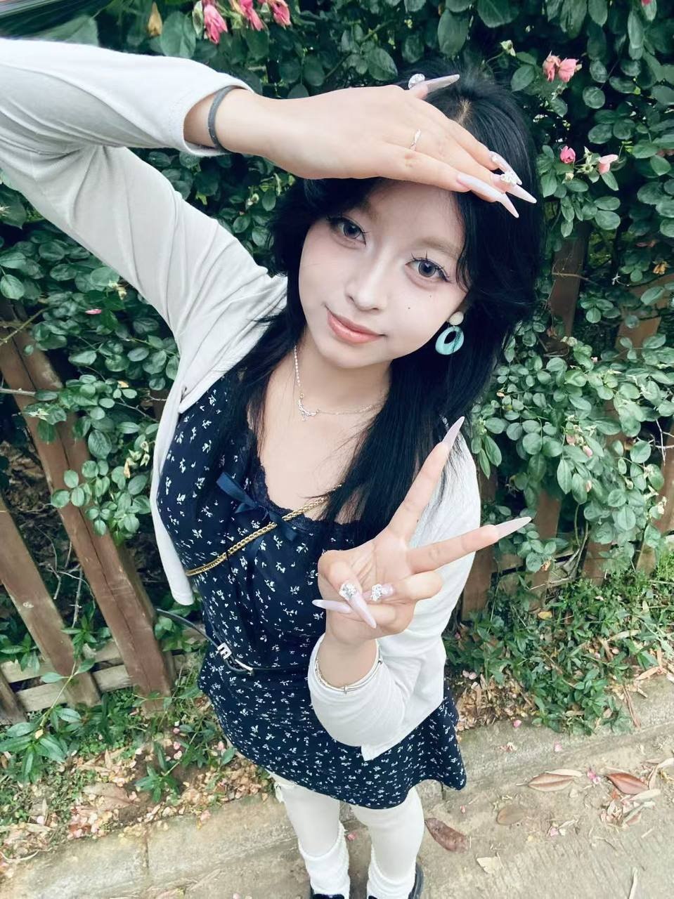 湖南 长沙 18岁 174cm 120 B杯 兼职主播 学过中国舞 古筝 抽烟纹身:无 SM:否 无套:可 口交:可 过夜:可 同居:可 可飞:可 价格:20 特点:学过中国舞 古筝