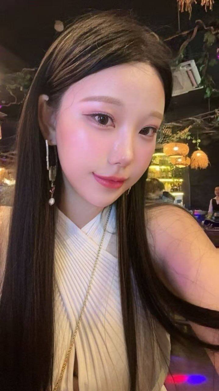 浙江 杭州 23岁 165cm 55 E杯 刚毕业 原生脸 天然E🐻 前凸后翘 甜美可爱 皮肤好 脾气温和 水多 无不良嗜好 不乱玩 微胖 有点慢热 熟悉后就好了 抽烟纹身:无 SM:轻微可以 无套:否 口交:可 过夜:可 同居:熟悉后可以 可飞:可,国外➕💰 价格:12 特点:原生脸 天然E🐻 前凸后翘 甜美可爱 皮肤好 脾气温和 水多 无不良嗜好 不乱玩 微胖 有点慢热 熟悉后就好了
