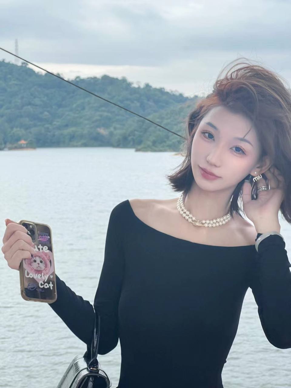 广东 东莞 24岁 165cm 92 C杯 工作 会跳舞 舞姿十分妖娆 胸大软弹 摸起来手感好 情商高事少 床上懂配合 分工明确 抽烟纹身:无抽烟有纹身 SM:是 无套:可 口交:否 过夜:可 同居:否 可飞:否 价格:11 特点:会跳舞 舞姿十分妖娆 胸大软弹 摸起来手感好 情商高事少 床上懂配合 分工明确