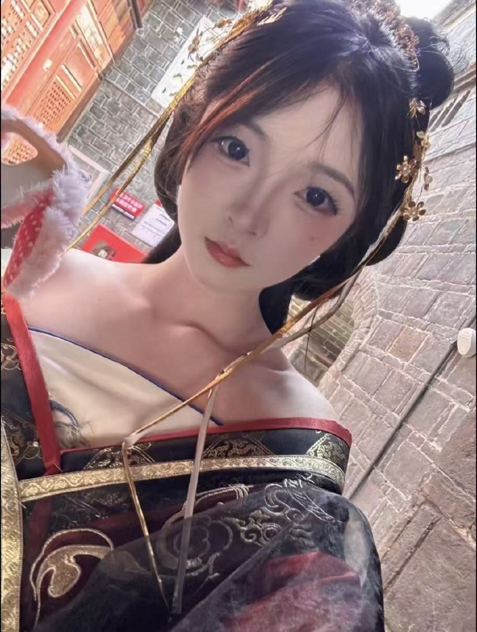 云南 昆明 18岁 163cm 92 B杯 学生 年纪小,听话 抽烟纹身:无 SM:否 无套:可 口交:否 过夜:可 同居:可 可飞:能 价格:5 特点:年纪小,听话