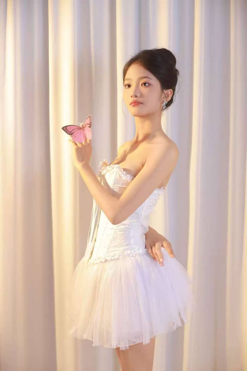 福建 厦门 21岁 170cm 52 C杯 护士 秀外慧中,清丽脱俗,貌美如花,温文尔雅,听话懂事,乖巧伶俐,小鸟依人,娇小玲珑,可盐可甜,活泼开朗,会提供情绪价值,待开发更多的新玩法 抽烟纹身:无 SM:否 无套:否 口交:可 过夜:可 同居:可 可飞:否 价格:4 特点:秀外慧中,清丽脱俗,貌美如花,温文尔雅,听话懂事,乖巧伶俐,小鸟依人,娇小玲珑,可盐可甜,活泼开朗,会提供情绪价值,待开发更多的新玩法