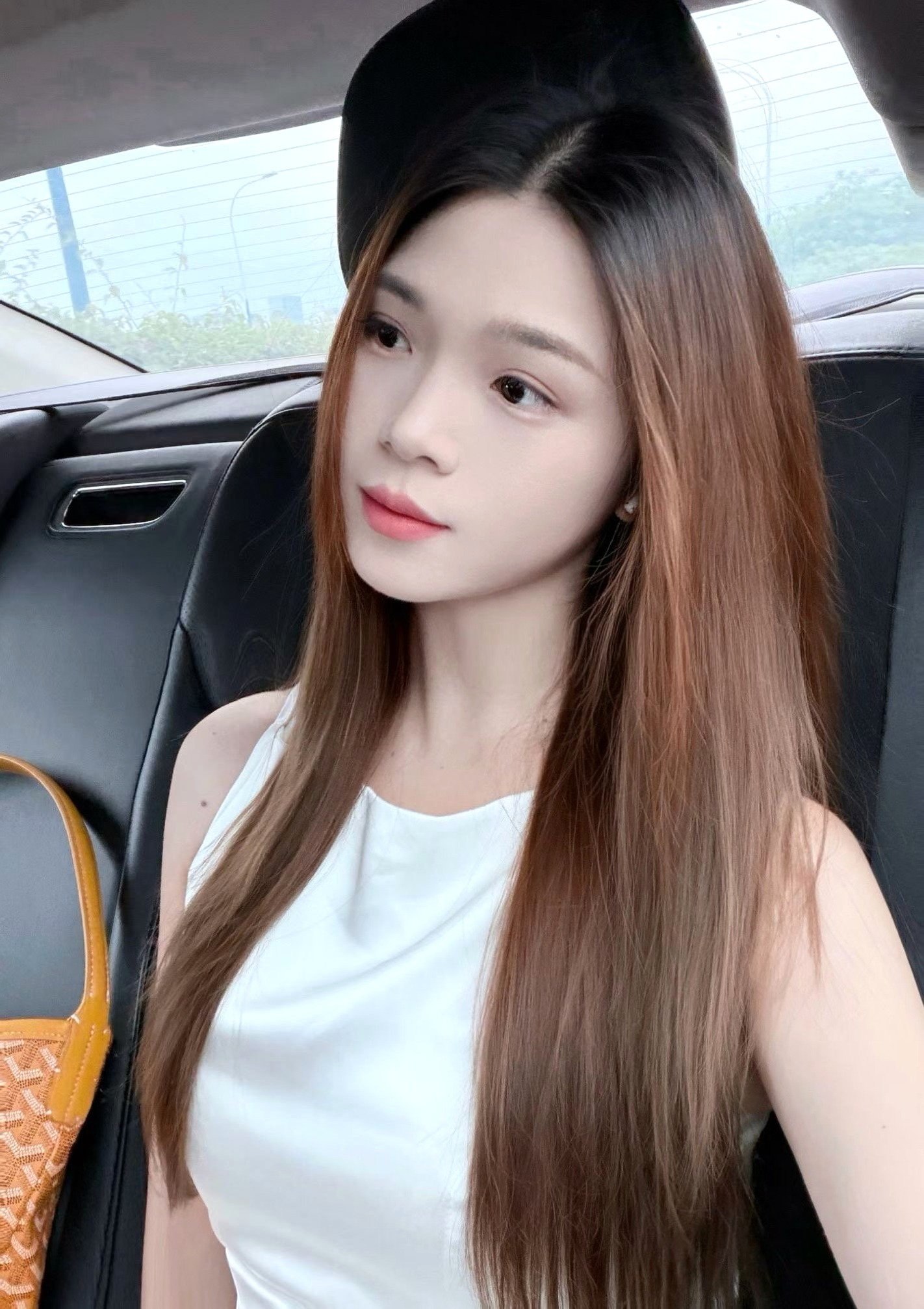 广东 广州 2岁 162cm 95 A杯 懂事,身材好 抽烟纹身:无 SM:否 无套:否 口交:可 过夜:可 可飞:可 价格:18.5 特点:懂事,身材好