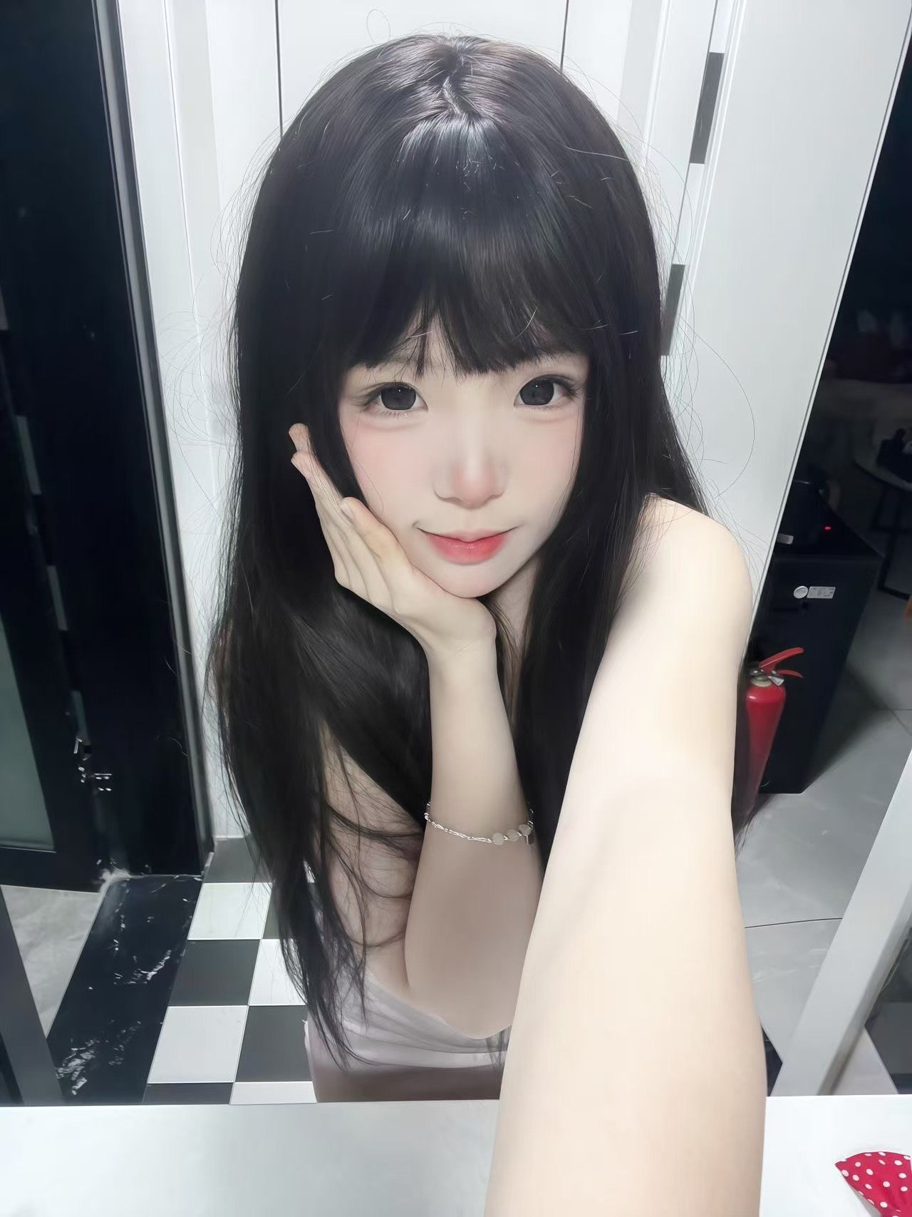 贵州 遵义 18岁 155cm 82 B杯 美容师 乖巧听话 粘人 女友感 小猫性格 可口可无 放得开 配合度高 声音好听 可满足老板的需求 抽烟纹身:有纹身 SM:否 无套:可 口交:可 过夜:可 同居:否 可飞:不能 价格:3 特点:乖巧听话 粘人 女友感 小猫性格 可口可无 放得开 配合度高 声音好听 可满足老板的需求