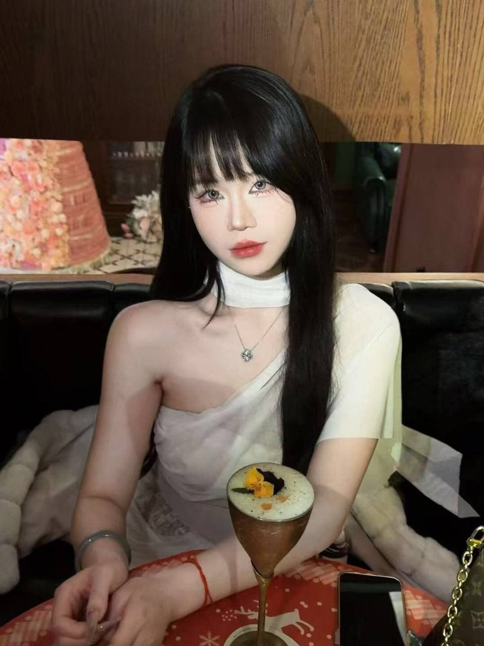 江苏 无锡 24岁 163cm 96 A杯 跳伞 粘人听话,烧,高潮的时候会喷水 做爱会夹你 自己很主动 喜欢添 我很听话 自己是反差女喜欢被调教,喜欢cos装 喜欢户外 接受度高 可以给你穿你喜欢的丝袜 天然皮肤冷白皮,叫床好听 抽烟纹身:有抽烟有纹身 SM:是 无套:否 口交:可 过夜:可 同居:可 可飞:可 价格:10 特点:粘人听话,烧,高潮的时候会喷水 做爱会夹你 自己很主动 喜欢添 我很听话 自己是反差女喜欢被调教,喜欢cos装 喜欢户外 接受度高 可以给你穿你喜欢的丝袜 天然皮肤冷白皮,叫床好听