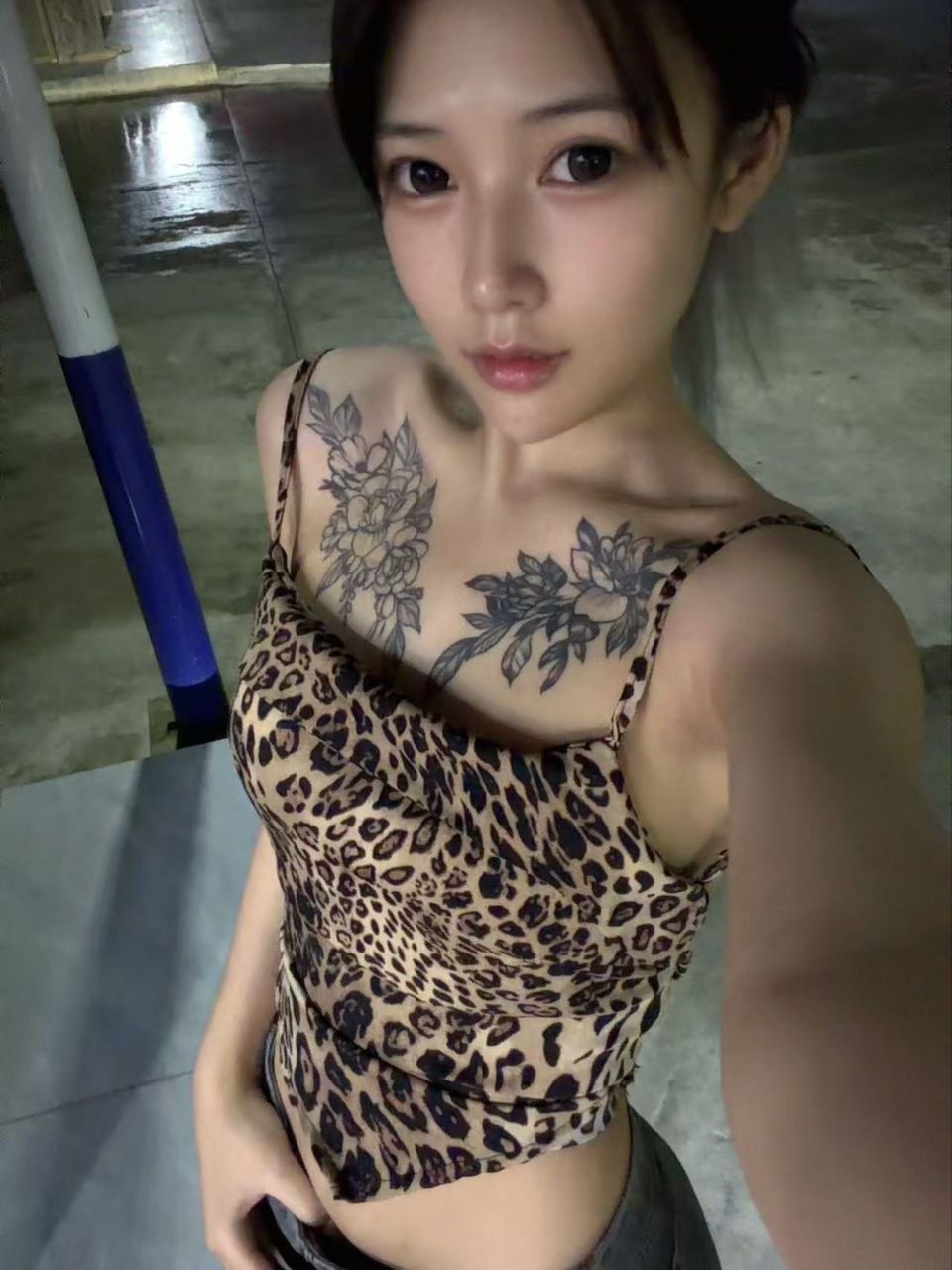 安徽 合肥 18岁 160cm 80 B杯 化妆 抽烟纹身:有纹身 SM:是 无套:可 口交:可 过夜:可 同居:可 可飞:可 价格:26