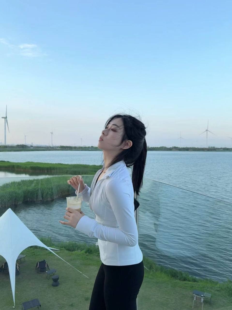 江苏 苏州 23岁 168cm 106 B杯 运营 唱歌好听 抽烟纹身:无 SM:轻微可接受 无套:否 口交:可 过夜:可 同居:否 可飞:江浙 价格:15 特点:唱歌好听