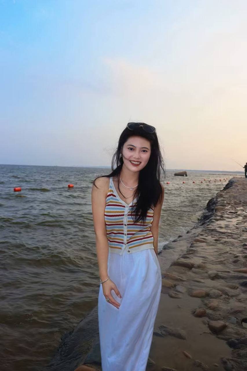 广东 中山 30岁 170cm 54 C杯 教育 硕士学历,善解人意,阳光开朗,身材比例好,漂亮,五官大气 抽烟纹身:无 SM:否 无套:否 口交:否 过夜:可 同居:可 可飞:否 价格:30 特点:硕士学历,善解人意,阳光开朗,身材比例好,漂亮,五官大气