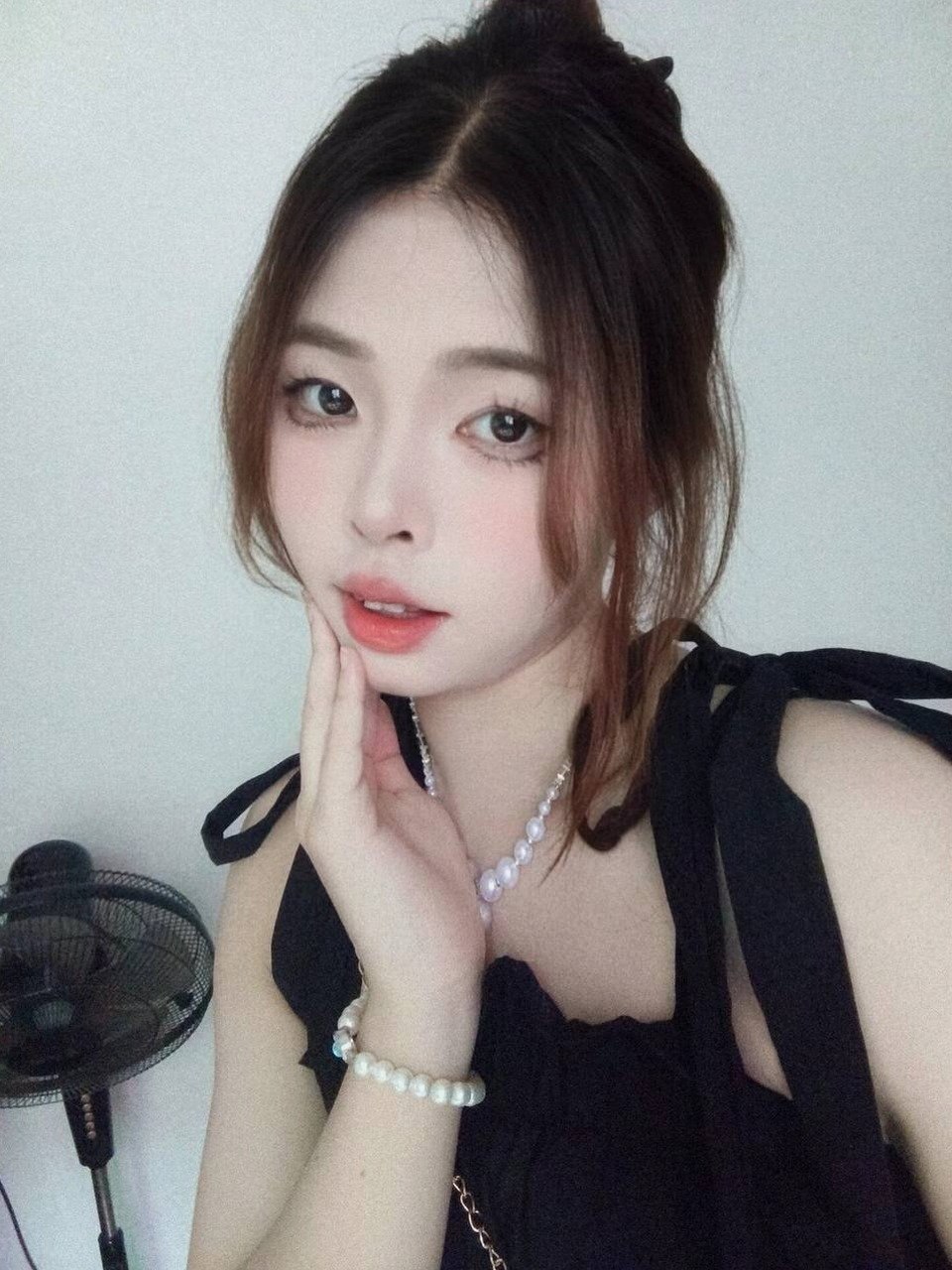 广东 广州 19岁 164cm 96 B杯 美容师 可御可甜,只要你爱我,我可以成为你喜欢的样子,会撒娇,会撩人,可受虐,满足爸爸的一切要求,希望爸爸能选择我喔~ 抽烟纹身:无 SM:可 无套:可 口交:否 过夜:可 同居:否 可飞:可 价格:5 特点:可御可甜,只要你爱我,我可以成为你喜欢的样子,会撒娇,会撩人,可受虐,满足爸爸的一切要求,希望爸爸能选择我喔~