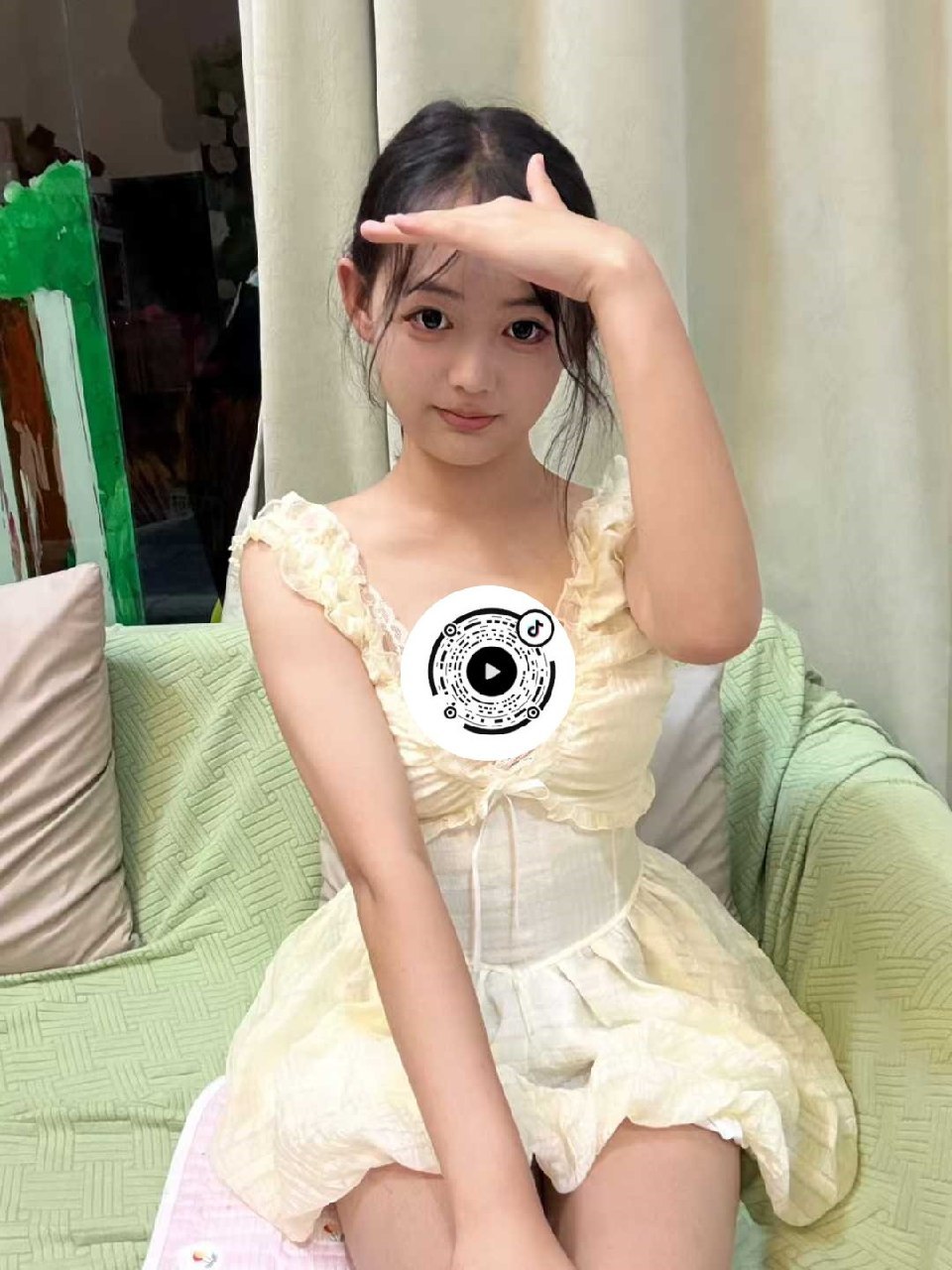 云南 文山 19岁 170cm 55 C杯 学生 会民主舞蹈,医学生 抽烟纹身:无 SM:否 无套:可 口交:可 过夜:可 同居:可 可飞:能 价格:9 特点:会民主舞蹈,医学生