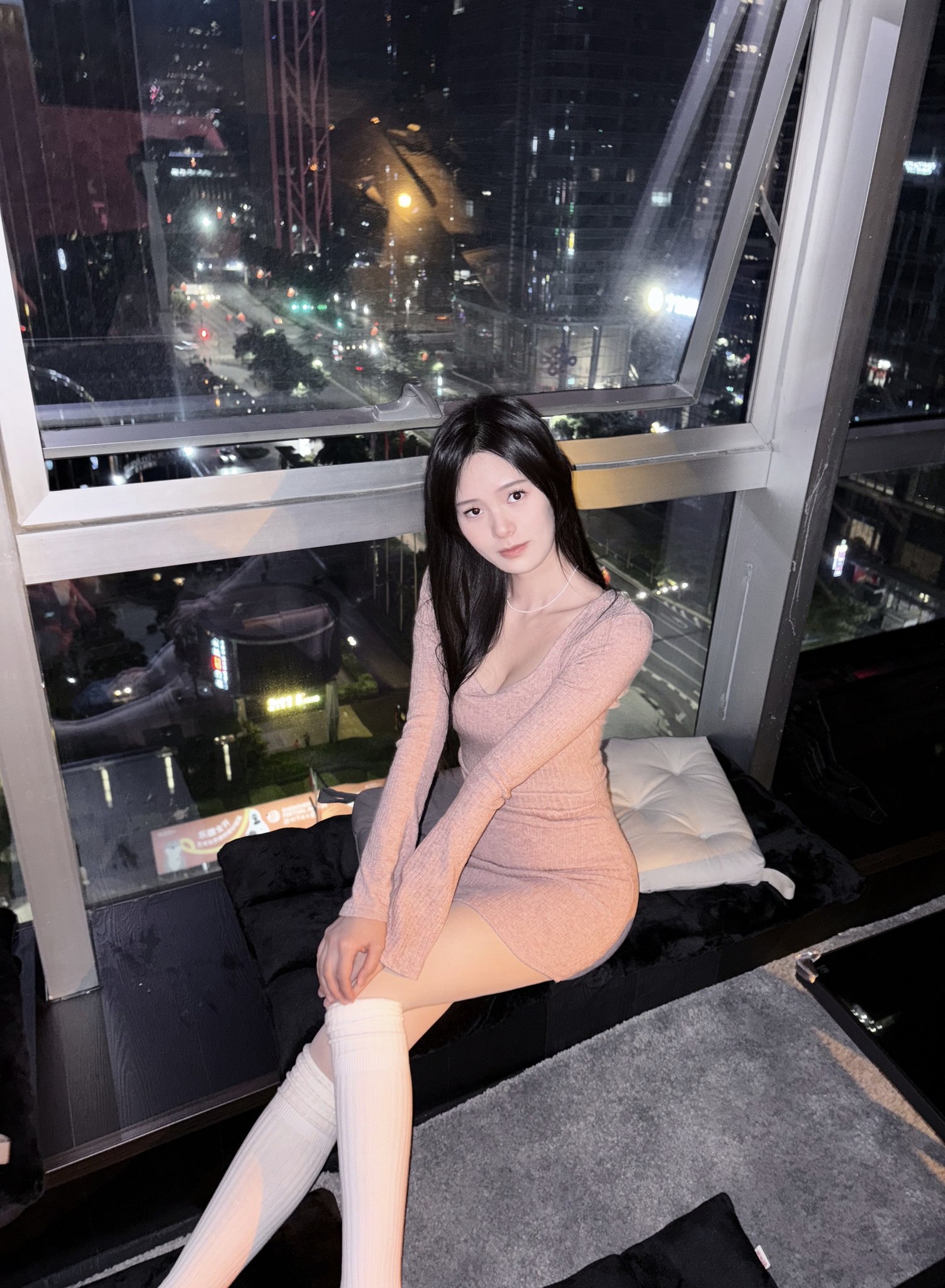 广东 深圳 24岁 165cm 98 B杯 带货主播 性格温柔 活泼开朗爱笑 提供情绪价值 身材好皮肤白光滑 身体软香 粉紧嫩 听话懂事 抽烟纹身:无 SM:否 无套:否 口交:否 过夜:可 同居:可 可飞:否 价格:30 特点:性格温柔 活泼开朗爱笑 提供情绪价值 身材好皮肤白光滑 身体软香 粉紧嫩 听话懂事