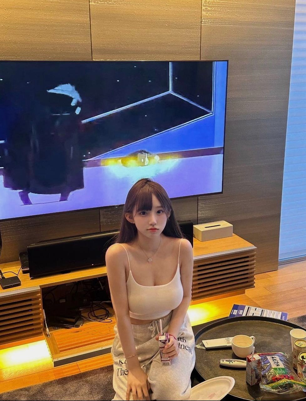 美国 洛杉矶 20岁 165cm 105 E杯 学生 童颜巨乳,身材好 无整,有美签 韩签 澳签 申根签 托福110+ 英文沟通无障碍,会英语 清纯,可爱 抽烟纹身:无 SM:是 无套:否 口交:可 过夜:可 同居:可 可飞:可 价格:9 特点:童颜巨乳,身材好 无整,有美签 韩签 澳签 申根签 托福110+ 英文沟通无障碍,会英语 清纯,可爱