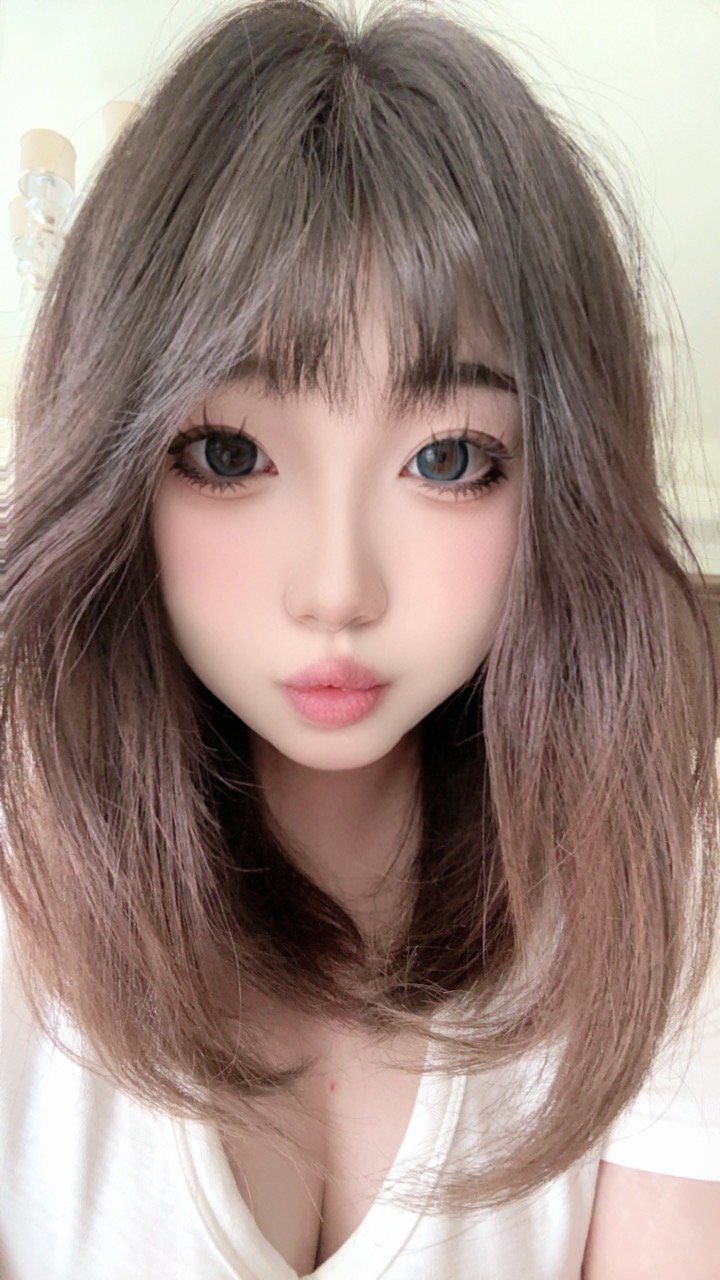内蒙古 呼和浩特 21岁 165cm 145 D杯 学生 舌钉 乳钉 鼻环 有纹身 胸大 皮肤白 听话配合 抽烟纹身:无抽烟有纹身 SM:是 无套:否 口交:可 过夜:可 同居:可 可飞:可 价格:18 特点:舌钉 乳钉 鼻环 有纹身 胸大 皮肤白 听话配合