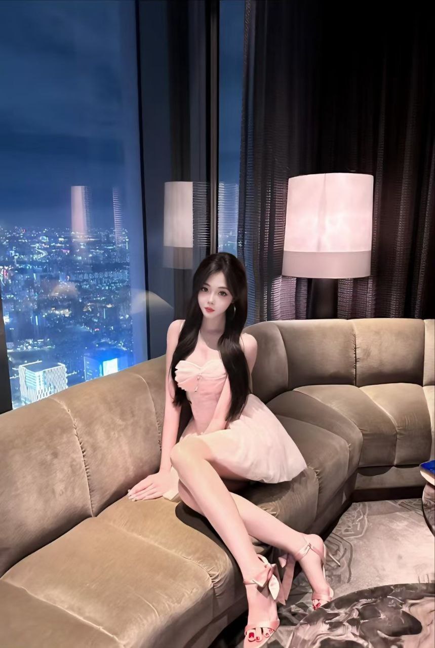 广东 广州 19岁 168cm 100 B杯 无业 人美 抽烟纹身:无 SM:否 无套:否 口交:可 过夜:可 同居:可 可飞:不 价格:10 特点:人美