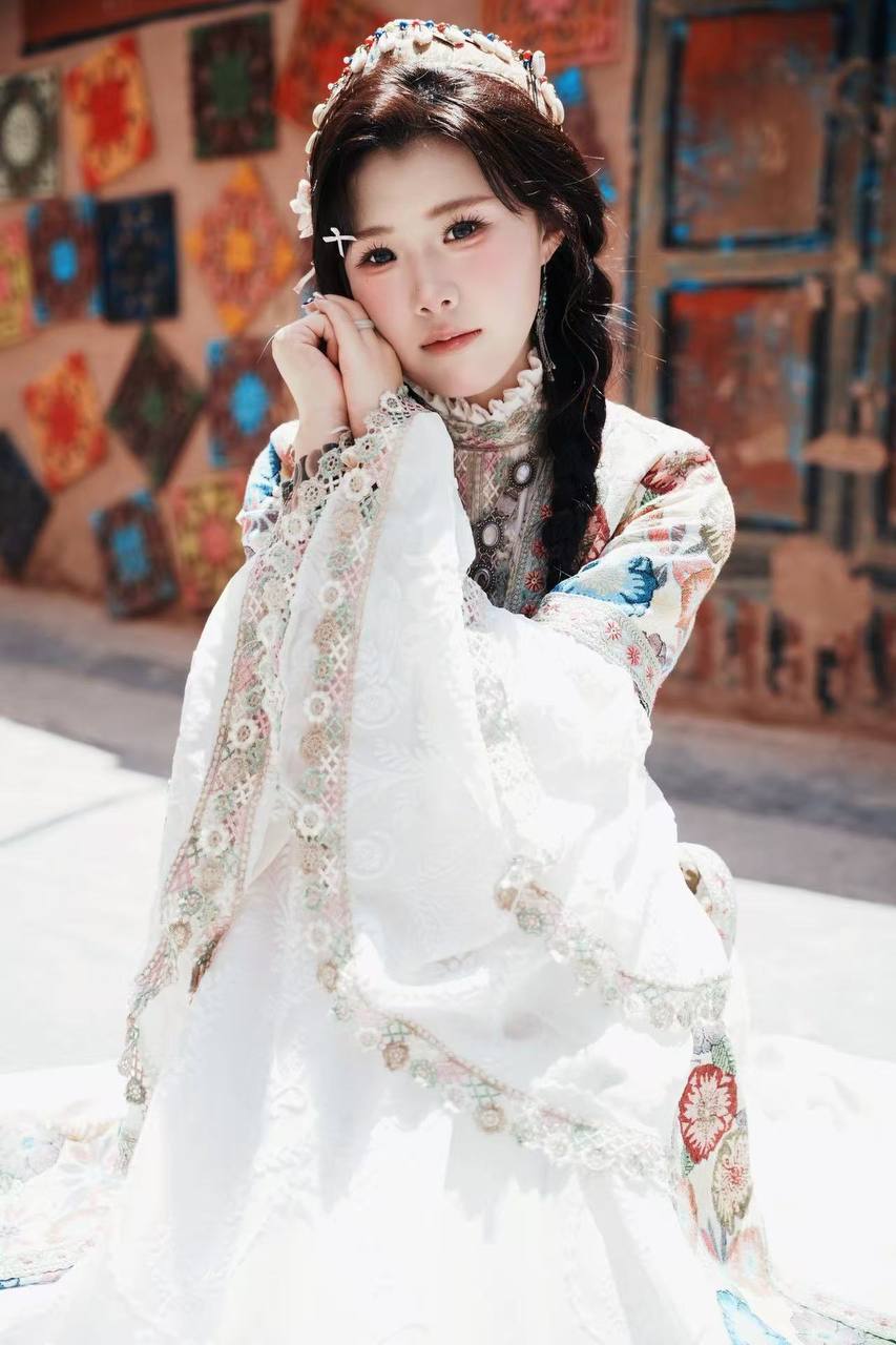 江苏 常熟 18岁 163cm 95 B杯 后厨配菜 爱说话 反差 抽烟纹身:有纹身 SM:是 无套:否 口交:可 过夜:可 同居:否 可飞:可 价格:16 特点:爱说话 反差