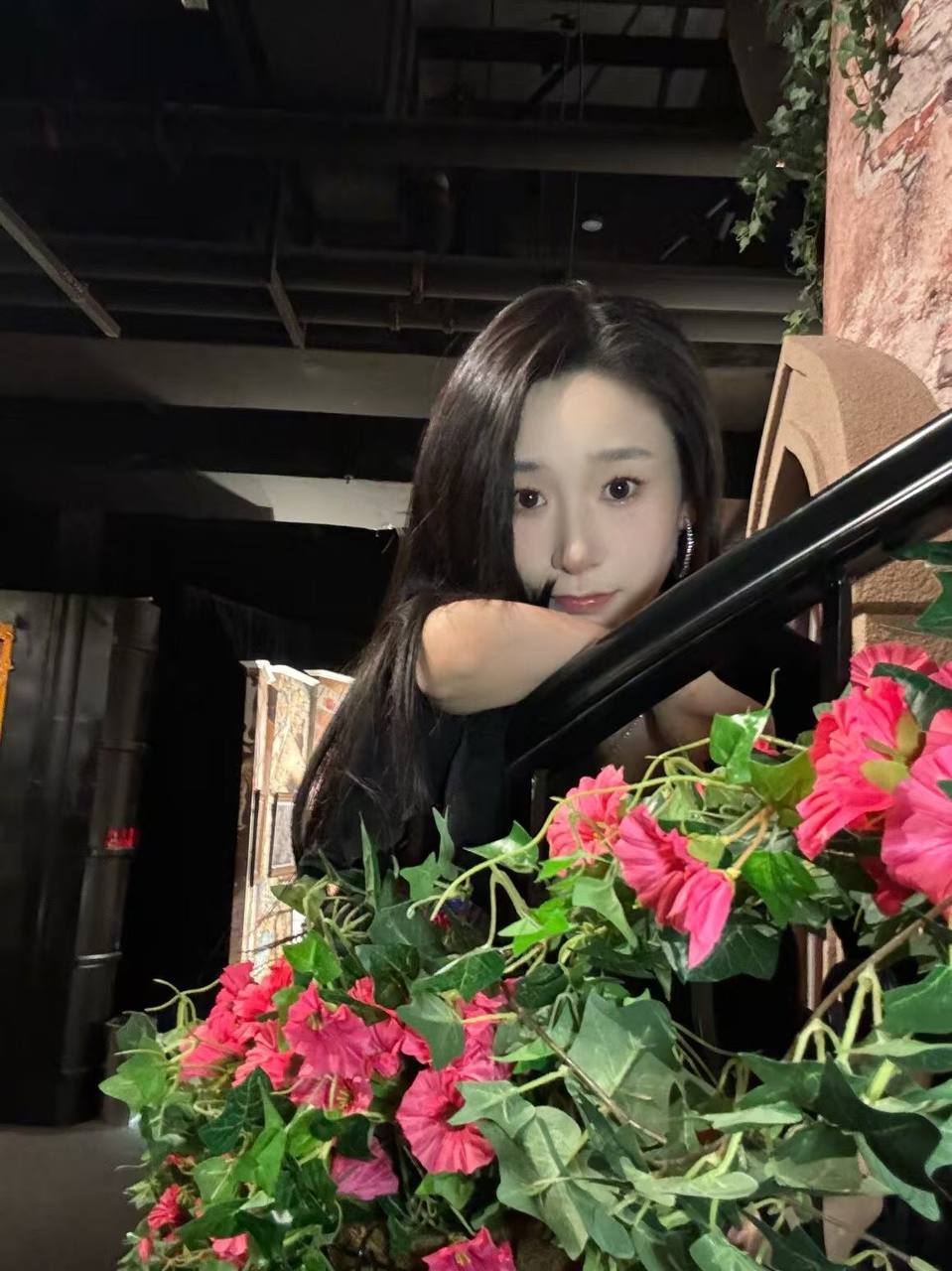 江苏 无锡 23岁 165cm 93 B杯 文职 平时与人为善,真诚,性格活泼,大大咧咧型会聊天,懂事为他人着想,熟悉之后床上有反差 抽烟纹身:无 SM:否 无套:可 口交:否 过夜:可 同居:可 可飞:可以 价格:7 特点:平时与人为善,真诚,性格活泼,大大咧咧型会聊天,懂事为他人着想,熟悉之后床上有反差