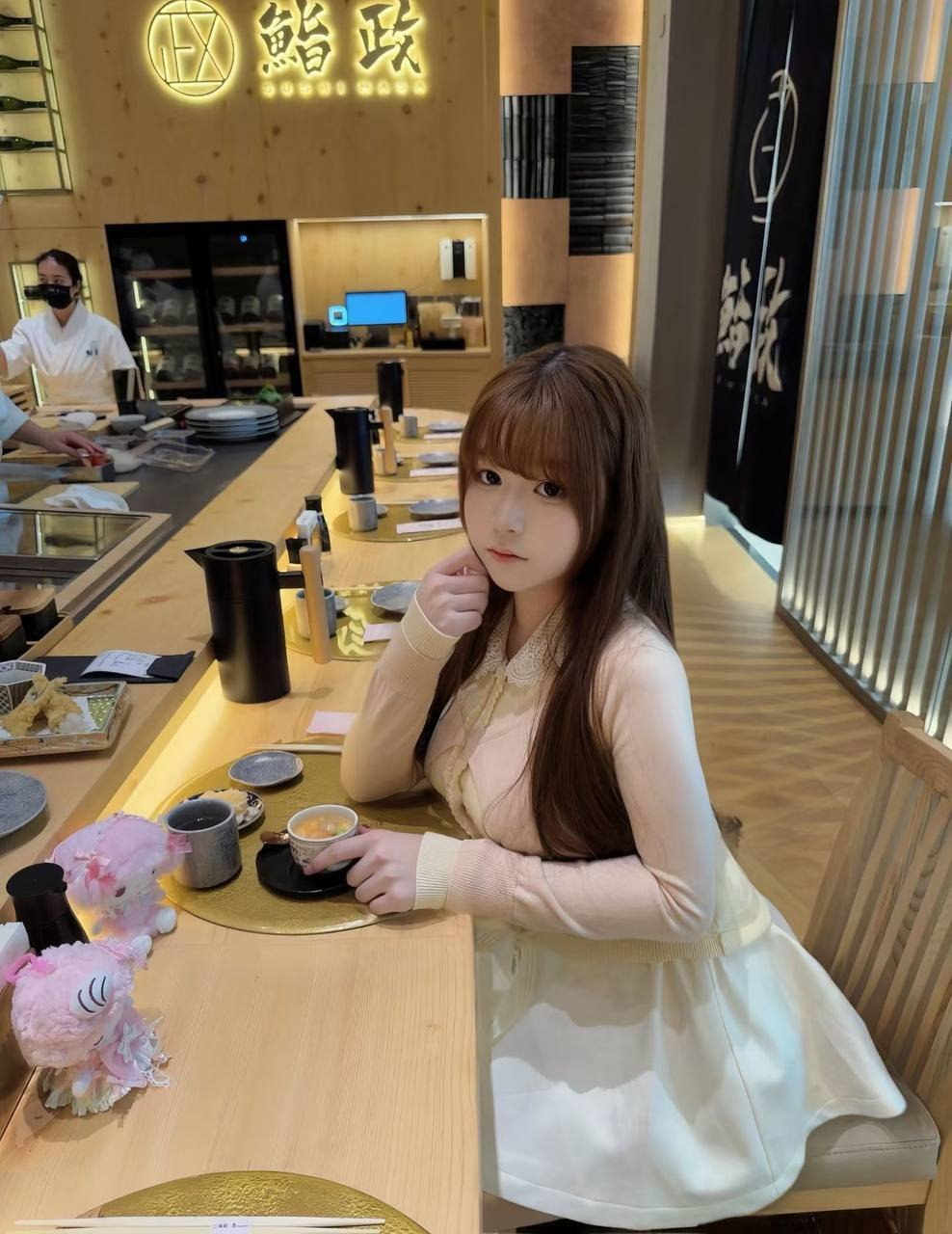 浙江 杭州 18岁 160cm 116 C杯 无 听话乖巧皮肤白 抽烟纹身:无 SM:是 无套:否 口交:可 过夜:可 同居:否 可飞:否 价格:10 特点:听话乖巧皮肤白