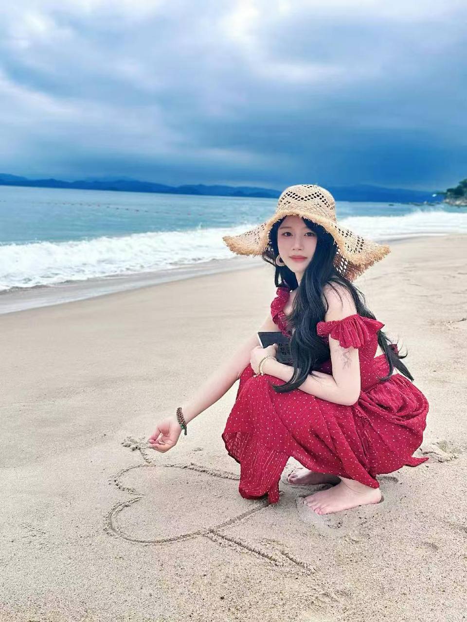 广东 深圳 20岁 160cm 49 B杯 活泼开朗 可御可甜,圈子简单干净,社交能力强,皮肤丝滑,配合度高,情趣拉满,喜欢运动,身体柔软 抽烟纹身:无抽烟有纹身 SM:是 无套:可 口交:可 过夜:可 可飞:可,港澳 价格:10 特点:活泼开朗 可御可甜,圈子简单干净,社交能力强,皮肤丝滑,配合度高,情趣拉满,喜欢运动,身体柔软