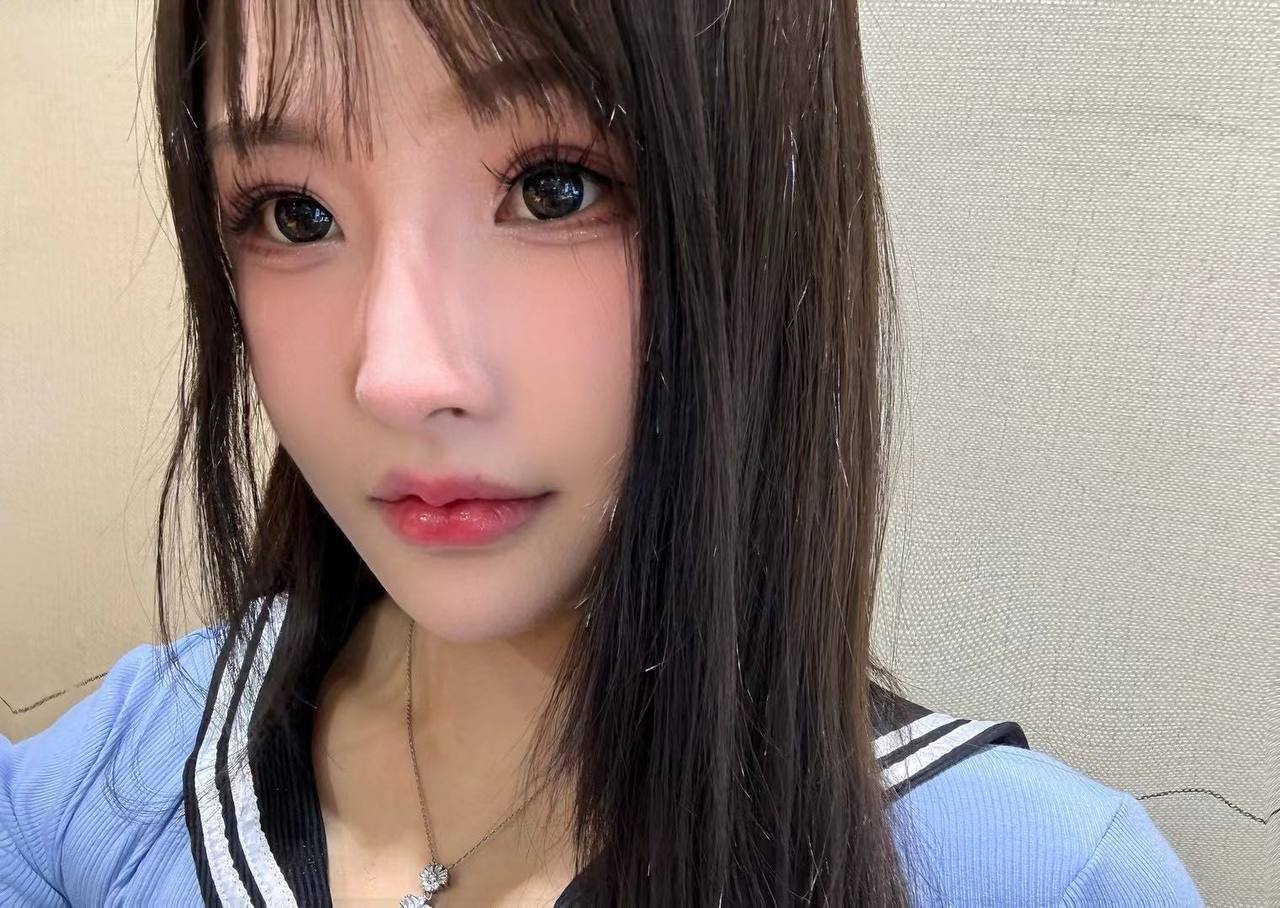 湖南 长沙 22岁 178cm 110 B杯 空乘 会唱歌情商高能给予你情绪价值体贴会照顾人 细节女友 会做饭,空乘毕业,身材比例好,屁股大,💦多多,馒头B,反差,听话 抽烟纹身:无 SM:否 口交:可 过夜:可 可飞:可 港澳 价格:15 特点:会唱歌情商高能给予你情绪价值体贴会照顾人 细节女友 会做饭,空乘毕业,身材比例好,屁股大,💦多多,馒头B,反差,听话