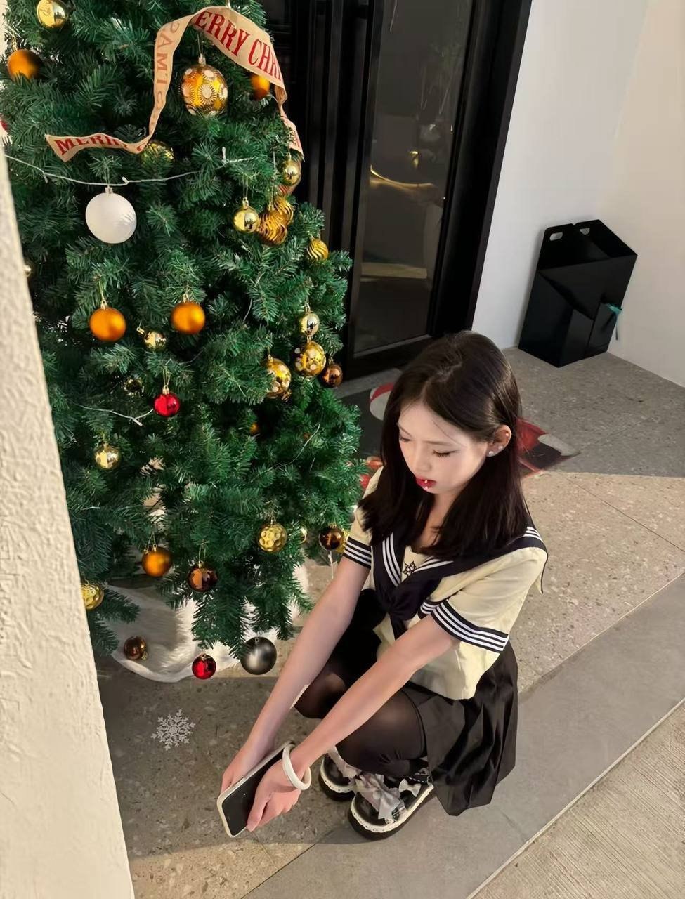 广东 东莞 18岁 160cm 80 A杯 学美甲 不知道 抽烟纹身:无 SM:否 无套:否 口交:否 过夜:可 同居:可 可飞:不 价格:12 特点:不知道