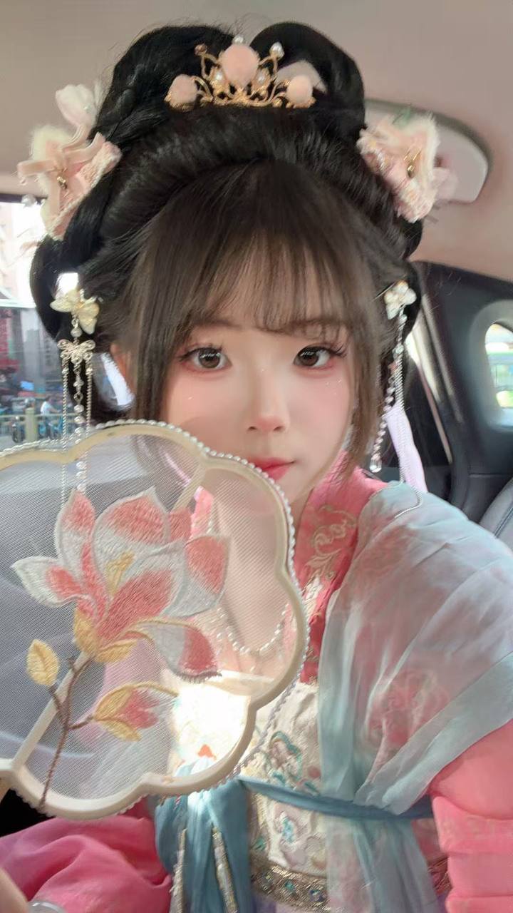 江苏 徐州 18岁 165cm 90 A杯 学生 很白 会唱歌脾气好 性格幽默会讨人开心 有礼貌,服务好,很紧,会夹!能让你欲罢不能! 抽烟纹身:无 SM:否 无套:否 口交:可 过夜:可 同居:否 可飞:可(江苏,上海,南京)优先,浙江这边只能陪伴2天 价格:10 特点:很白 会唱歌脾气好 性格幽默会讨人开心 有礼貌,服务好,很紧,会夹!能让你欲罢不能!