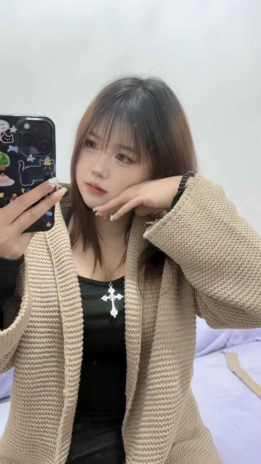 湖南 长沙 18岁 158cm 120 D杯 学生 胸大,可爱,会娇喘,💦多,一碰就有感觉,胸真的大无整 抽烟纹身:无纹身 SM:可 无套:可 口交:可 过夜:可 同居:否 可飞:否 价格:5 特点:胸大,可爱,会娇喘,💦多,一碰就有感觉,胸真的大无整