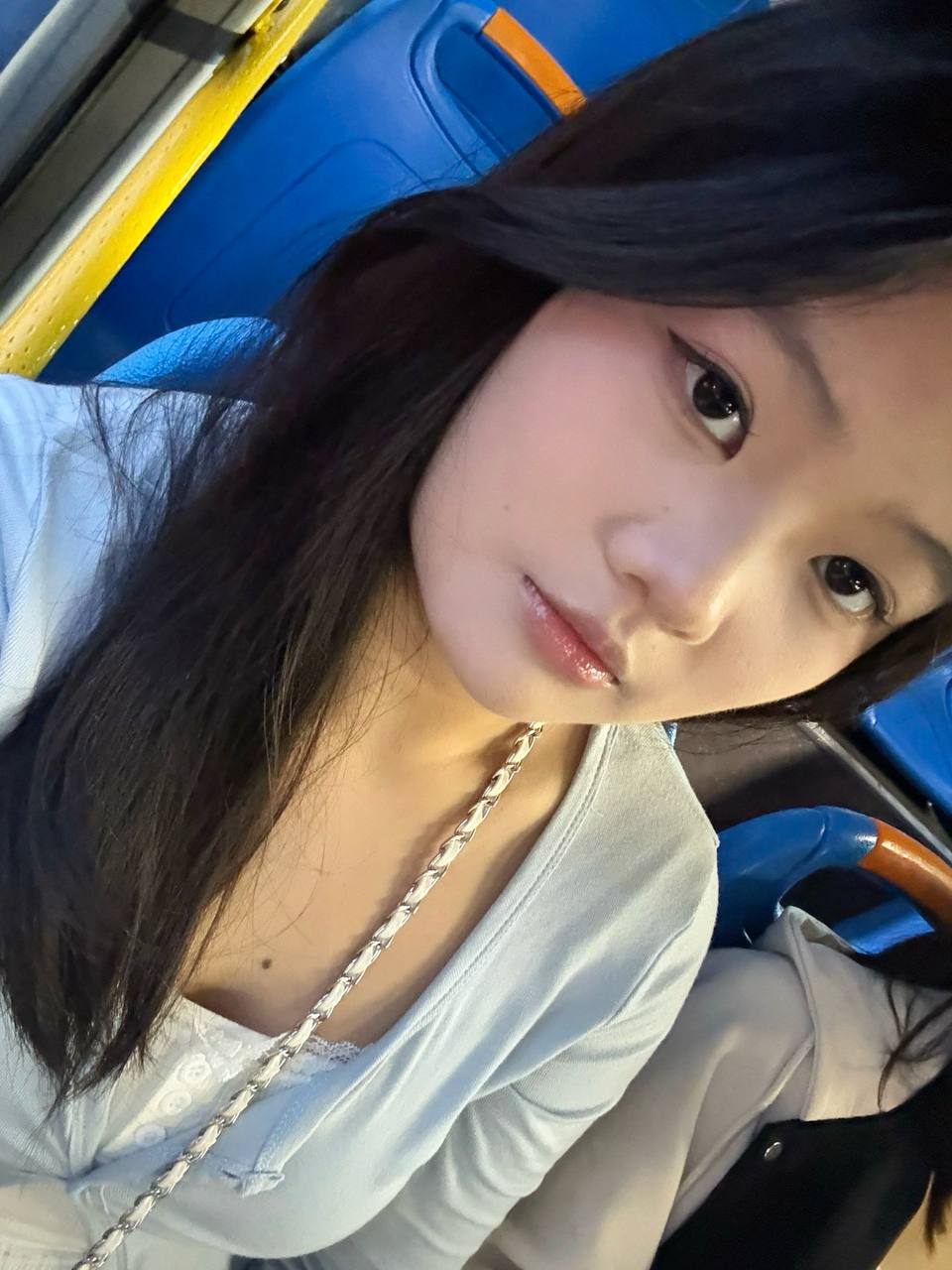 广东 惠州 18岁 160cm 134 B杯 待业 清纯可爱 验证视频好看 抽烟纹身:无 SM:否 无套:否 口交:可 过夜:可 同居:否 可飞:可 价格:5 特点:清纯可爱 验证视频好看