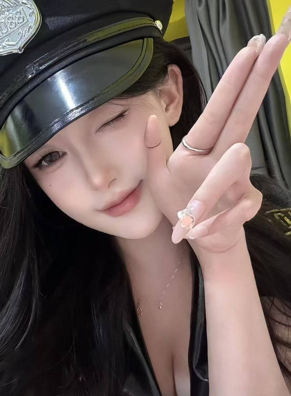 辽宁 沈阳 21岁 168cm 98 D杯 刚毕业 白兔很大,白,无整容 抽烟纹身:无 SM:否 无套:否 口交:可 过夜:可 同居:否 可飞:可 价格:15 特点:白兔很大,白,无整容