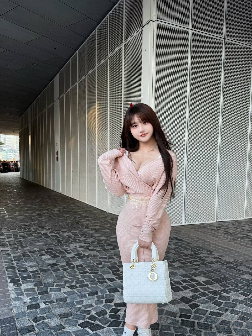 广东 广州 深圳 22岁 157cm 48 C杯 学生 乖萌可爱,听话懂事,善解人意,放的开 抽烟纹身:无 SM:否 无套:可 口交:可 过夜:可 同居:可 可飞:可 价格:6 特点:乖萌可爱,听话懂事,善解人意,放的开