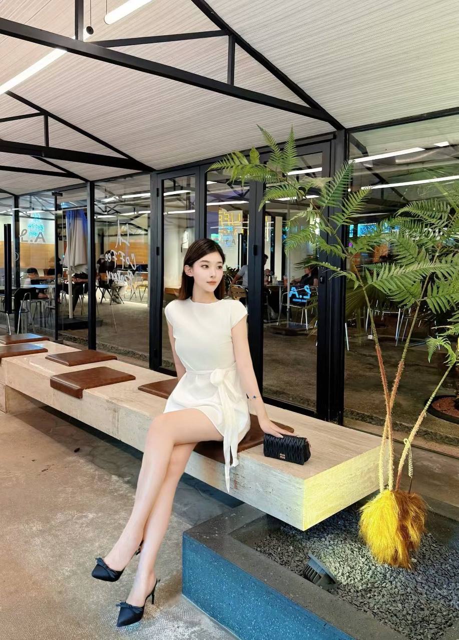 广东 广州 23岁 170cm 105 D杯 无整 黑长直 会健身,身材比例好,折角腰 干净,有生命力,喜欢户外,性格相处起来很舒服,不混圈子 SM:否 无套:否 口交:可 过夜:可 可飞:可 可出国 价格:18 特点:无整 黑长直 会健身,身材比例好,折角腰 干净,有生命力,喜欢户外,性格相处起来很舒服,不混圈子