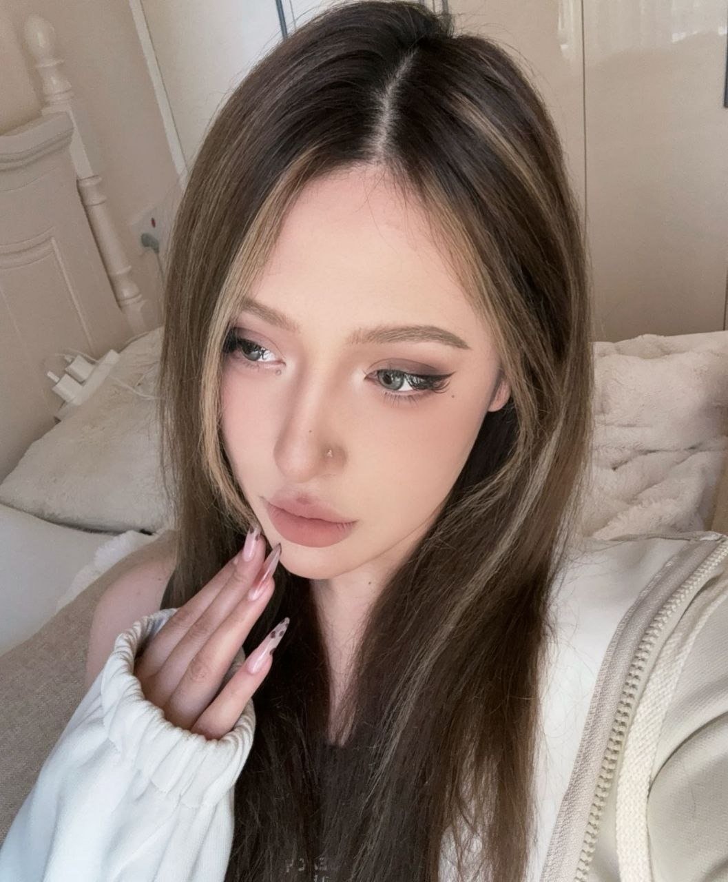 新疆 乌鲁木齐 25岁 171cm 115 C杯 乘务员 听话,会配合,天然白虎,肤白貌美,大长腿 抽烟纹身:有纹身 SM:是 无套:可 口交:可 过夜:可 可飞:可 提前联系需要请假 价格:10 特点:听话,会配合,天然白虎,肤白貌美,大长腿