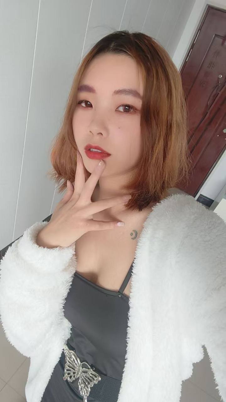 江苏 南通海安 24岁 165cm 50 C杯 服务员 抽烟纹身:无抽烟有纹身 SM:是 无套:否 口交:否 过夜:否 同居:否 可飞:否 价格:2