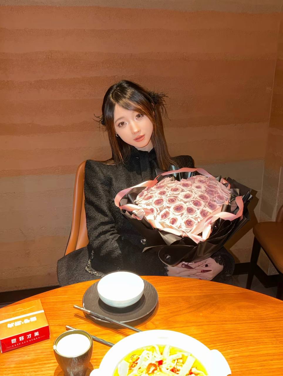 云南 昆明 18岁 163cm 100 B杯 活泼,话多,抽象 抽烟纹身:无抽烟 有纹身 SM:否 无套:可 口交:可 过夜:可 同居:否 可飞:可 价格:6 特点:活泼,话多,抽象