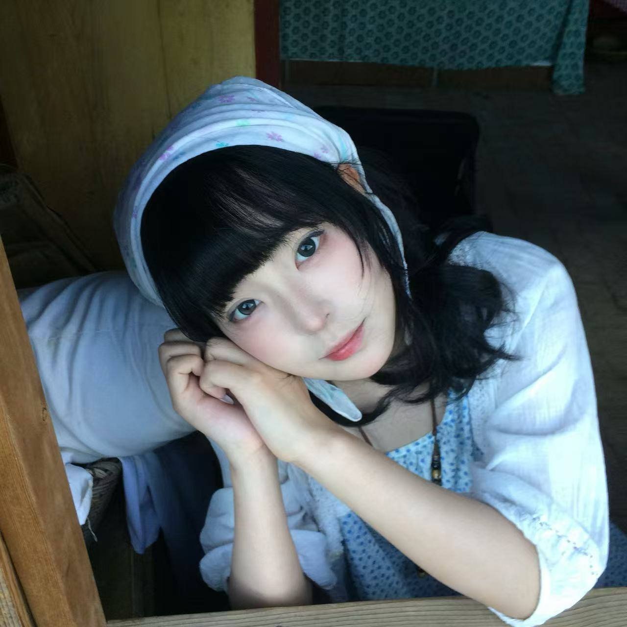四川 成都 22岁 160cm 80 B杯 学生 本人比照片好看 抽烟纹身:无 SM:否 无套:可 口交:否 过夜:可 同居:否 可飞:看情况 价格:2.5 特点:本人比照片好看
