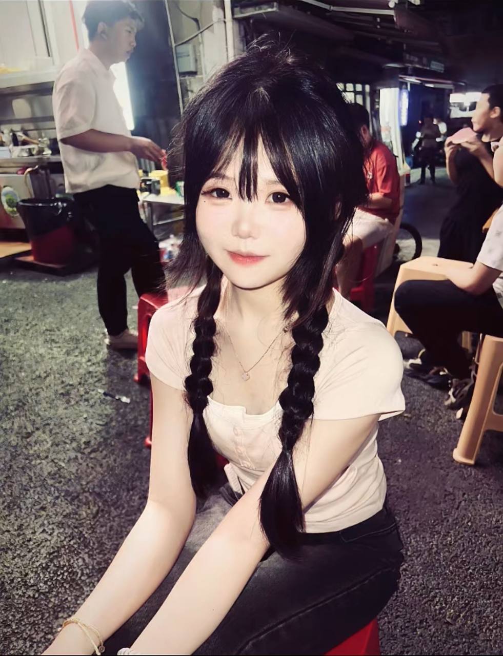 江西 鹰潭 18岁 160cm 90 B杯 学生 可爱,性格温柔。喜欢抱抱你 SM:可 无套:否 口交:否 过夜:可 同居:可 可飞:暂时不行 价格:30 特点:可爱,性格温柔。喜欢抱抱你