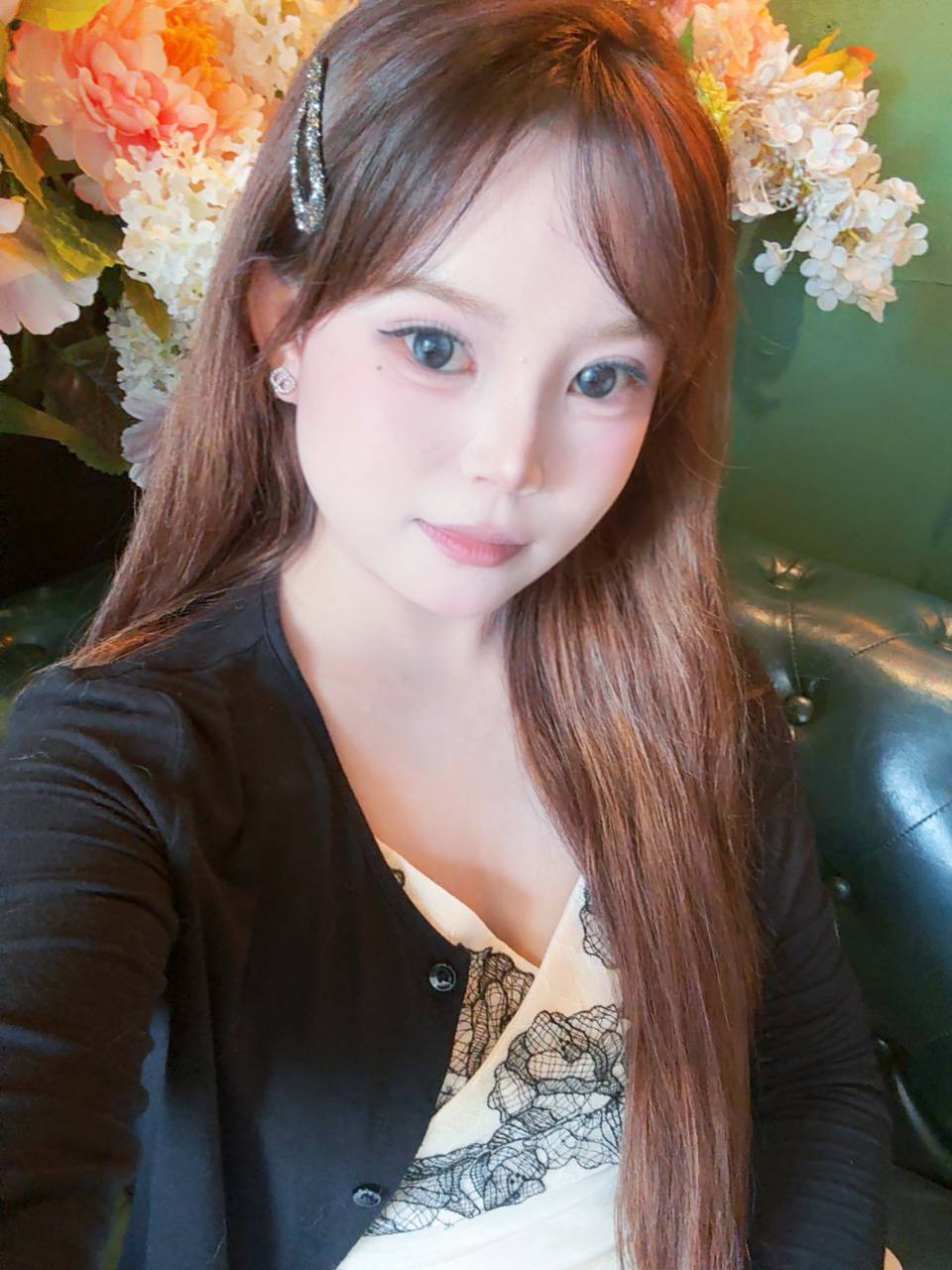 海南 海南 20岁 162cm 95 C杯 刚出社会不久 刚入圈 性格开朗 情绪稳定 情绪价值拉满 会唱歌会喝一点小酒 SM:否 无套:否 口交:看人 过夜:可 同居:看人 可飞:可 价格:40 特点:刚入圈 性格开朗 情绪稳定 情绪价值拉满 会唱歌会喝一点小酒