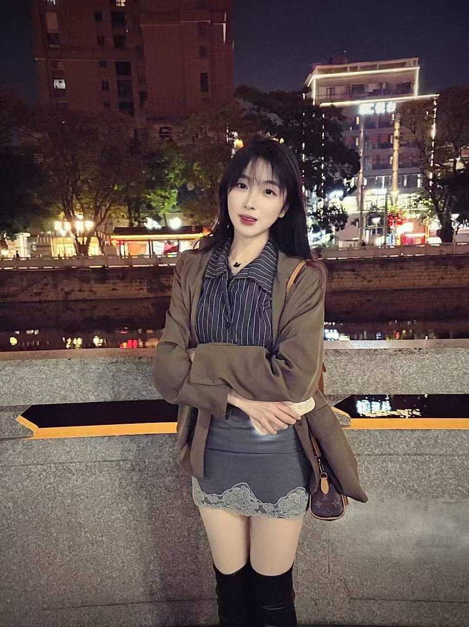 广东 揭阳 普宁 22岁 160cm 92 B杯 待业 乖巧风趣,冷白皮,提供情绪价值 抽烟纹身:无 SM:否 无套:可 口交:可 过夜:可 同居:否 可飞:可 价格:11 特点:乖巧风趣,冷白皮,提供情绪价值