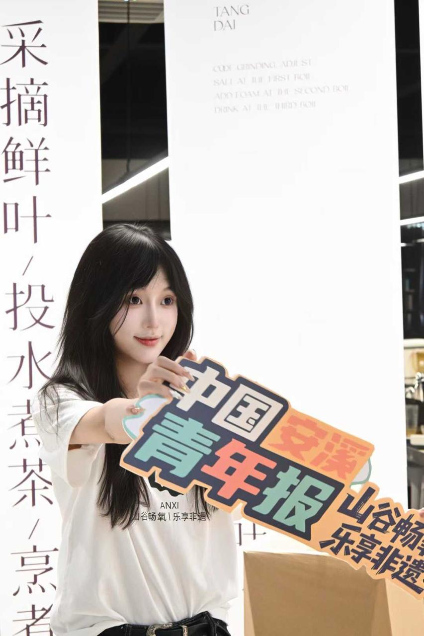 福建 厦门 20岁 165cm 95 B杯 学生 艺术类专业在读女大学生,形象气质和性格好,活泼可爱比较爱撒娇哄人。声音好听,可甜可御。长相幼态,气质清新,属于清纯类型。 抽烟纹身:无 SM:否 无套:否 口交:可 过夜:可 同居:可 可飞:否 价格:15 特点:艺术类专业在读女大学生,形象气质和性格好,活泼可爱比较爱撒娇哄人。声音好听,可甜可御。长相幼态,气质清新,属于清纯类型。