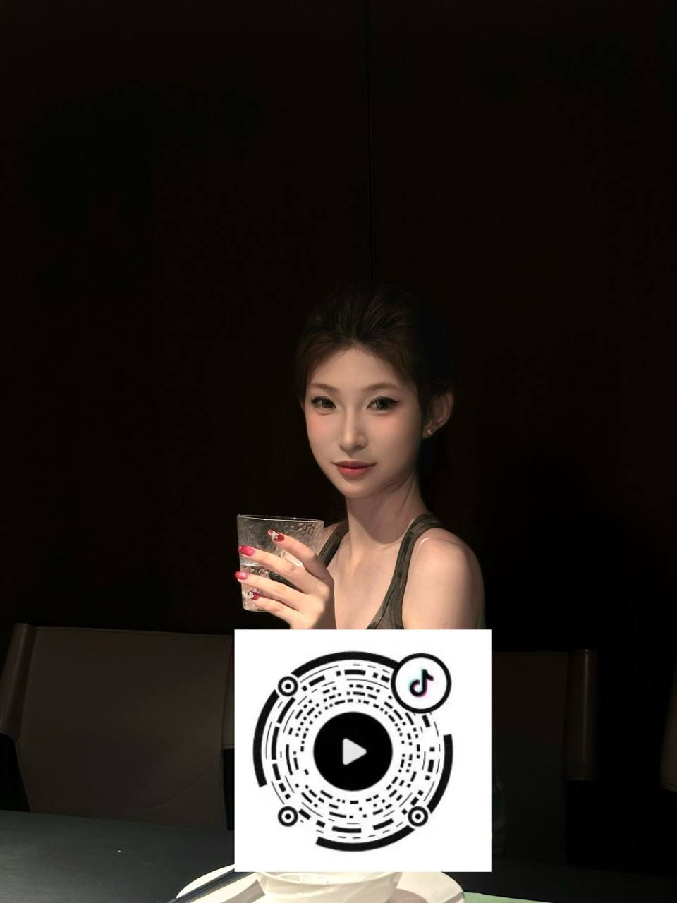 河南 郑州 20岁 168cm 89 B杯 新娘接妆 身材好,第一次接触,清纯甜美可爱型,身材好 抽烟纹身:无 无套:否 口交:可 过夜:可 同居:可 可飞:否 价格:15 特点:身材好,第一次接触,清纯甜美可爱型,身材好