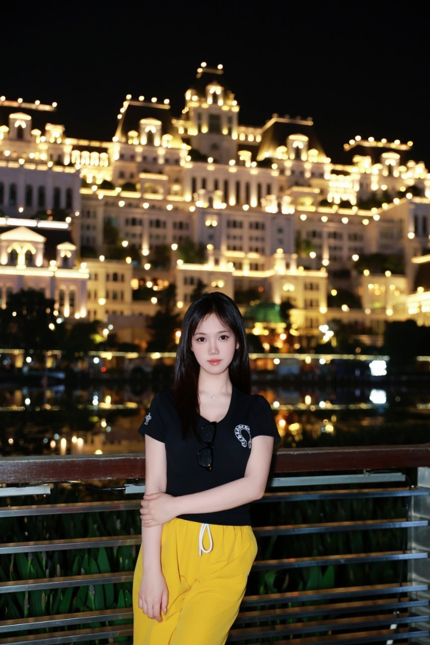 广东 深圳 20岁 165cm 105 C杯 实习 纯真大胸 劲足 反差婊 逼紧 多水 会夹 会叫 敏感 口活好 会吹 会吸 可开发 情绪价值拉满 抽烟纹身:无 SM:可 无套:否 口交:可 过夜:可 同居:可 可飞:可 价格:15 特点:纯真大胸 劲足 反差婊 逼紧 多水 会夹 会叫 敏感 口活好 会吹 会吸 可开发 情绪价值拉满