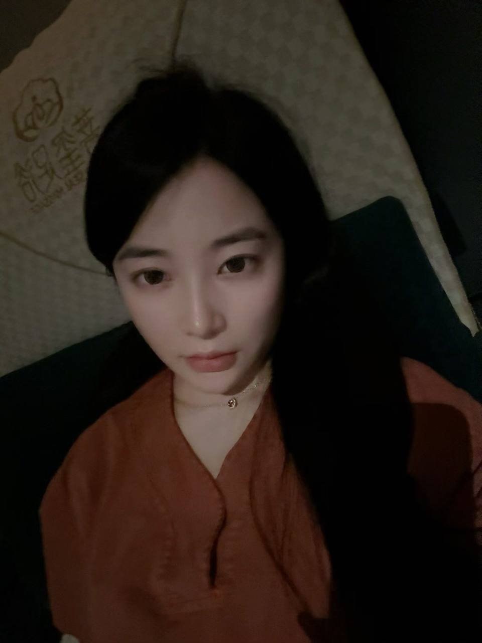 江苏 无锡 28岁 162cm 91 A杯 无业 情绪价值拉满 圈子干净 情商在线 抽烟纹身:有 SM:否 无套:可 过夜:可 同居:否 可飞:最好在省内 价格:10 特点:情绪价值拉满 圈子干净 情商在线