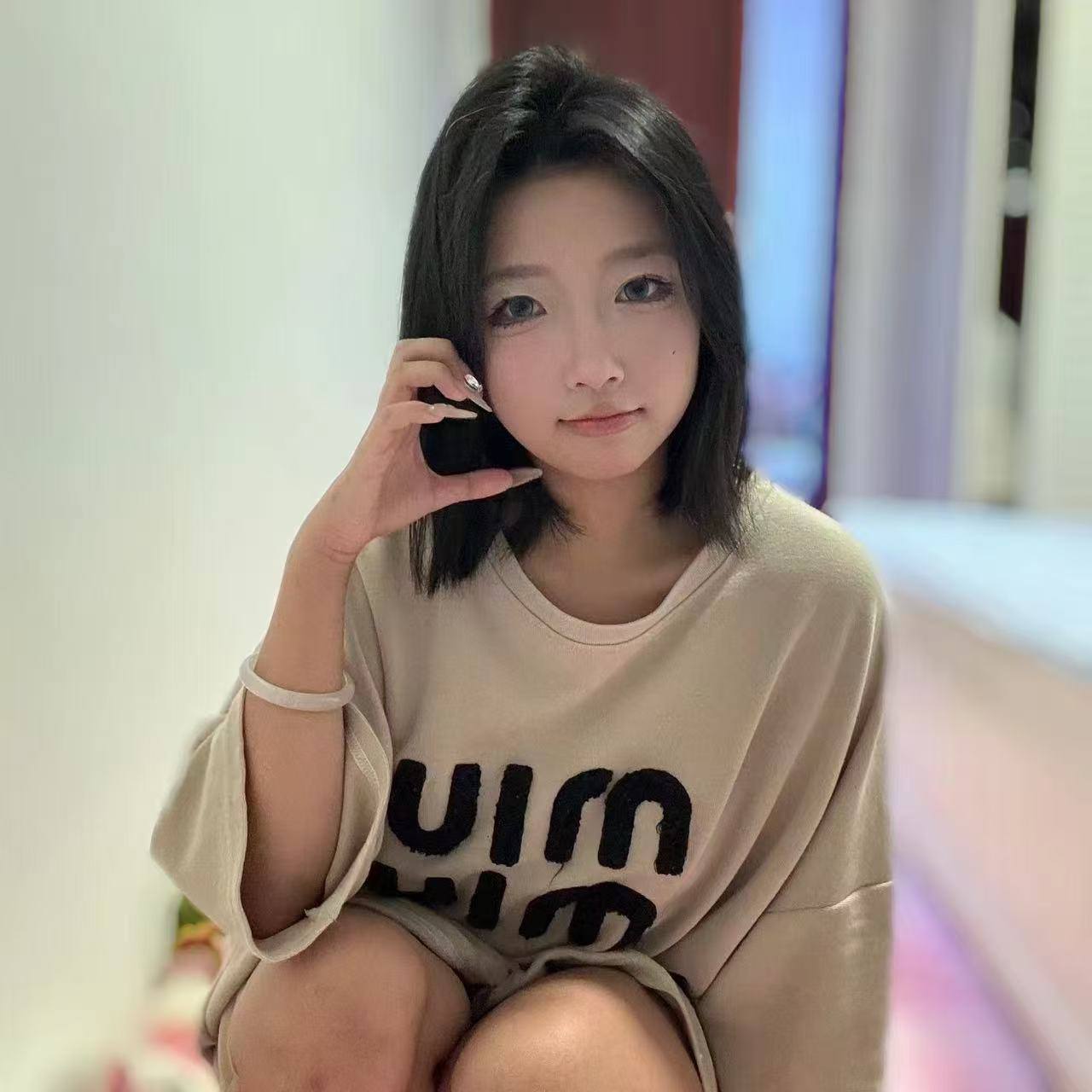 湖南 岳阳 18岁 160cm 90 B杯 乖乖妹妹 SM:否 无套:可 口交:否 过夜:可 同居:可 可飞:不能 价格:10 特点:乖乖妹妹