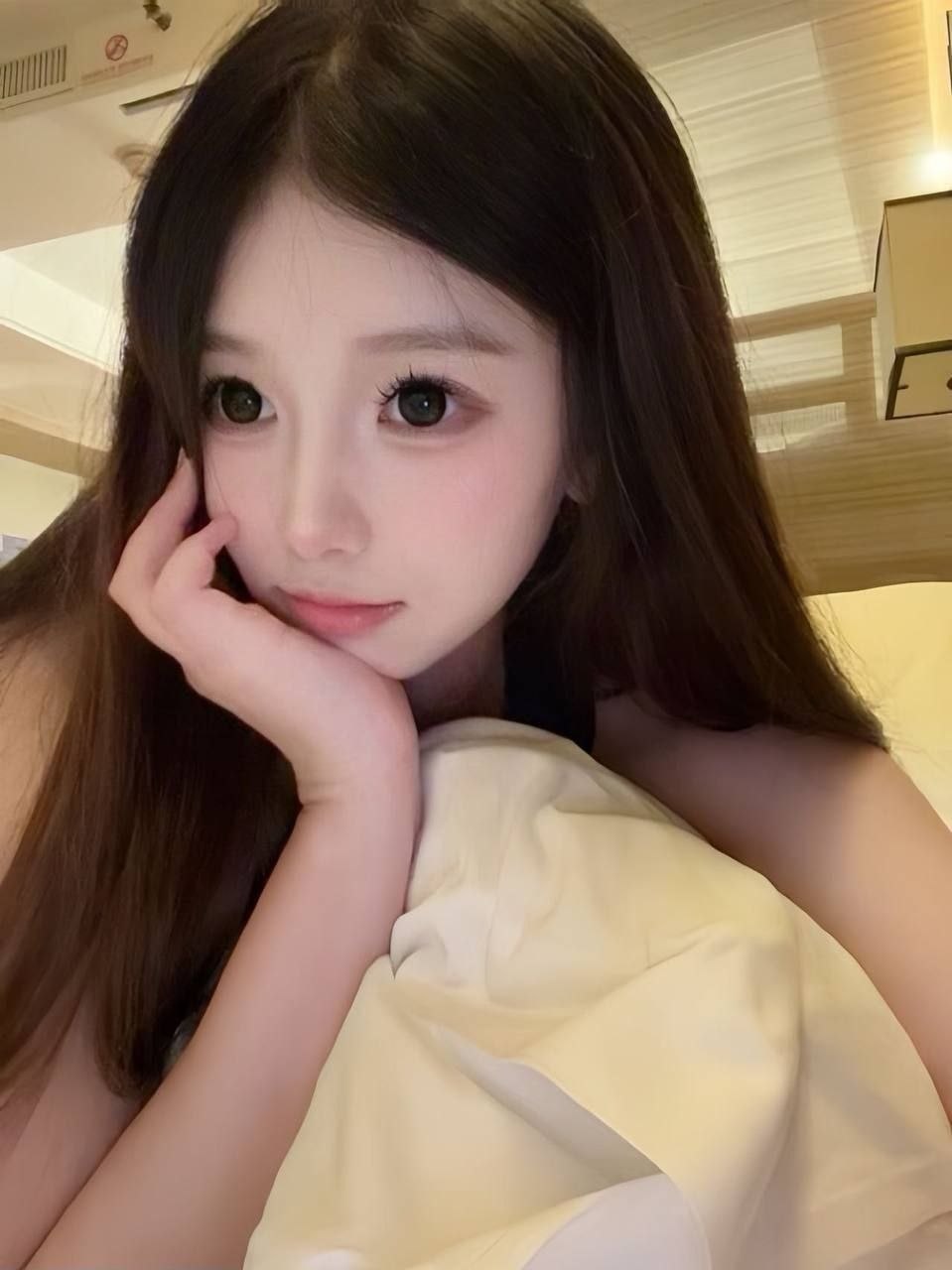 河南 郑州 20岁 168cm 99 C杯 学生 冷白皮 在校读大二不抽烟喝酒蹦迪,喜欢运动,爱聊天,很活泼 抽烟纹身:无 SM:否 无套:否 口交:可 过夜:可 同居:可 可飞:可 价格:15 特点:冷白皮 在校读大二不抽烟喝酒蹦迪,喜欢运动,爱聊天,很活泼