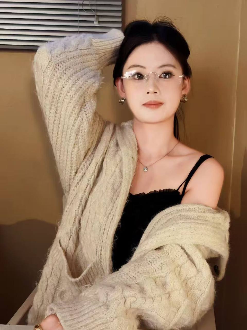 贵州 贵阳 25岁 168cm 54 C杯 无 情商高 会来事 会提供情绪价值 开朗大方 听话 抽烟纹身:无 SM:是 无套:可 口交:可 过夜:可 同居:可 可飞:可 价格:20 特点:情商高 会来事 会提供情绪价值 开朗大方 听话
