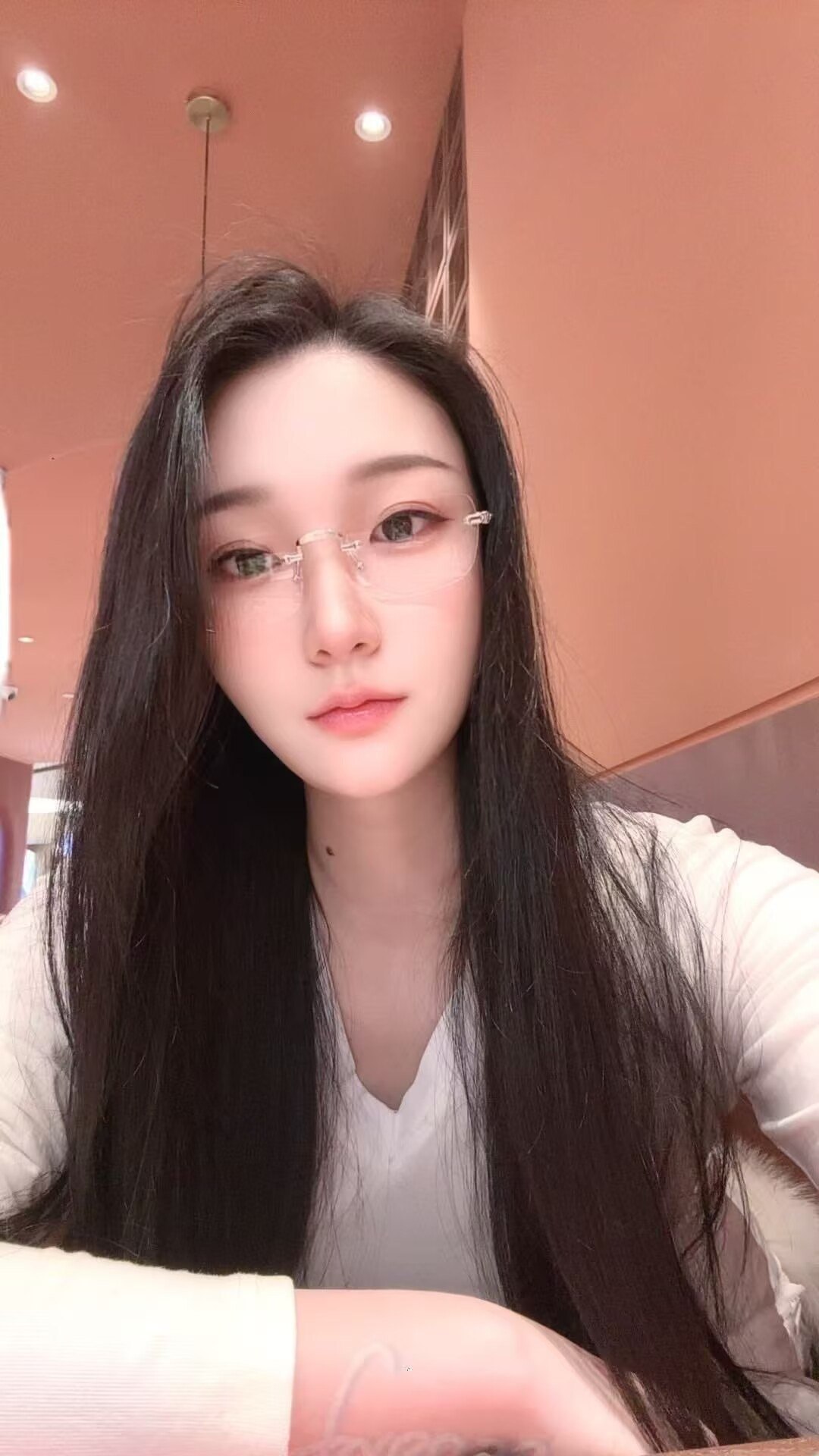 黑龙江 哈尔滨 25岁 172cm 104 B杯 无 会跳舞 抽烟纹身:有纹身 SM:是 无套:可 口交:可 过夜:可 同居:否 可飞:可以 价格:50 特点:会跳舞