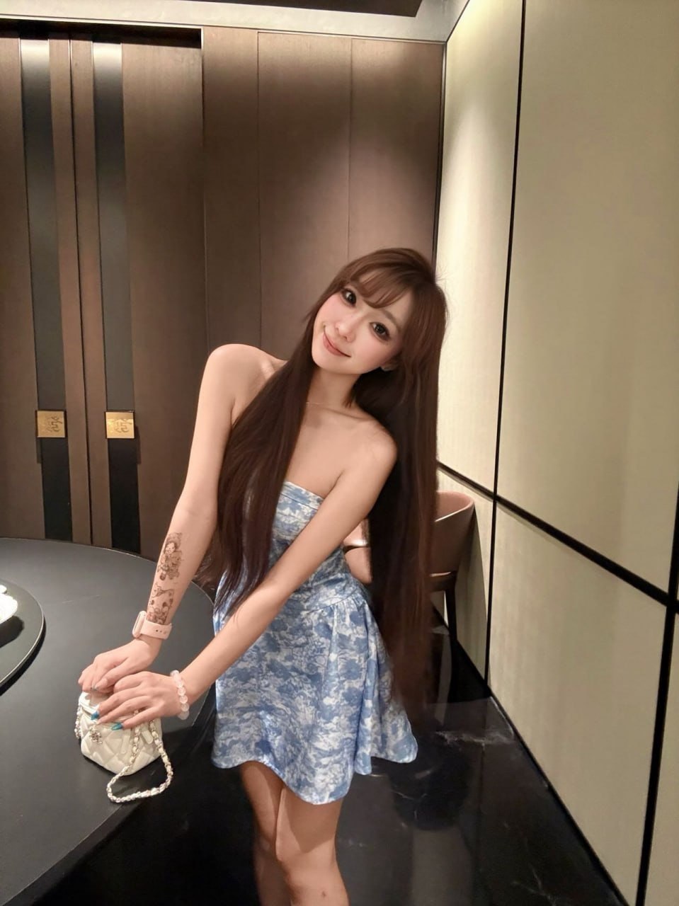 广东 东莞 21岁 162cm 95 B杯 学生 乖巧听话敏感水多无毛 SM:是 无套:可 口交:可 过夜:可 同居:否 可飞:可 价格:12 特点:乖巧听话敏感水多无毛
