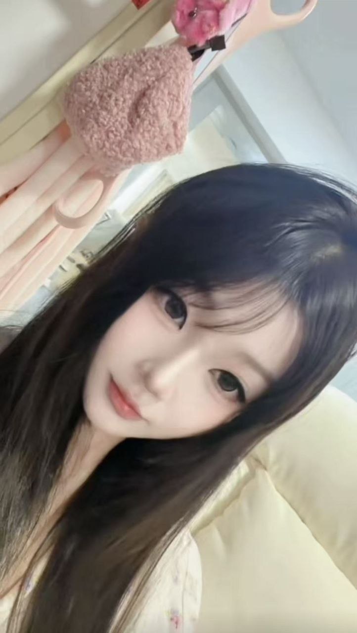 辽宁 大连 18岁 166cm 110 E杯 学生 温柔好相处,身材好,年龄小 抽烟纹身:抽烟 SM:部分 无套:可 口交:可 过夜:否 同居:否 可飞:近的可以放假离信阳近的 开学离大连近的 价格:12 特点:温柔好相处,身材好,年龄小