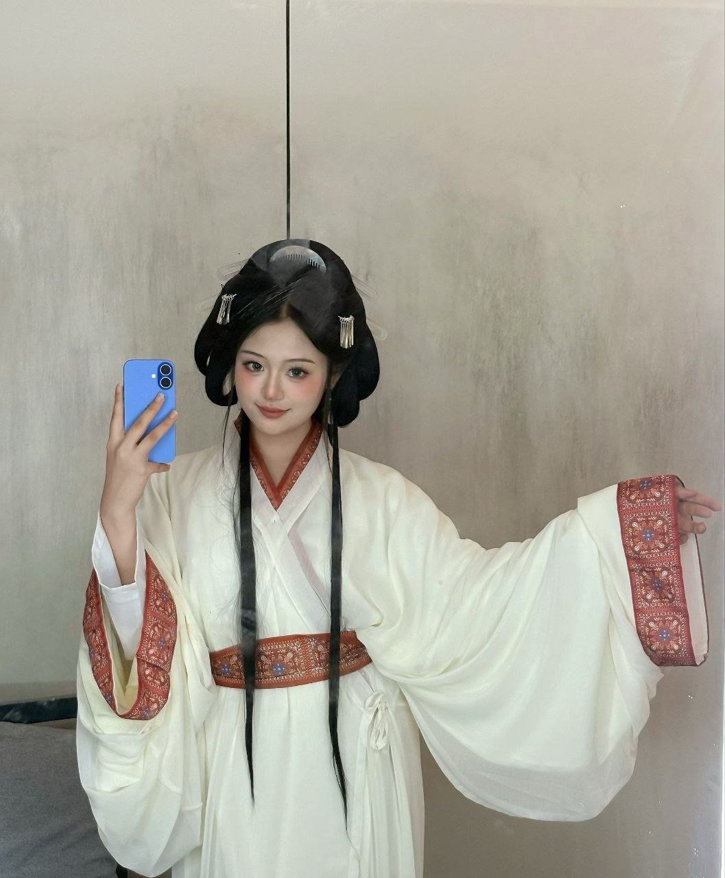 广东 深圳 19岁 165cm 110 C杯 学生 屁屁大.喜欢口,很听话,水多,可调教。喜欢文学艺术,会古筝书法研究国学。性格好情商高不惹事不闹人不烦人 抽烟纹身:无 SM:可 无套:可 口交:可 过夜:可 同居:可 可飞:可 仅限于北京上海 价格:50 特点:屁屁大.喜欢口,很听话,水多,可调教。喜欢文学艺术,会古筝书法研究国学。性格好情商高不惹事不闹人不烦人